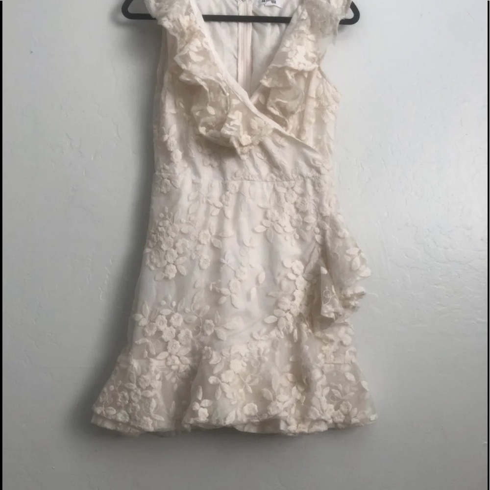 BB Dakota cream lace dress small